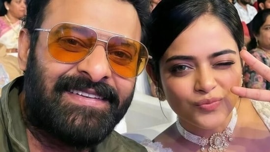 क्या प्रभास और रिद्धि कुमार कर रहे हैं डेटिंग? वायरल अफवाहों के पीछे की पूरी सच्चाई